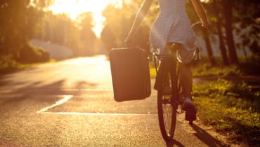 总会因为它的出现，让你觉得该跟这个世界打一架了